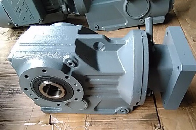 250W伺服電機(jī)減速機(jī)，帶動2.5T噸伺服電機(jī)減速機(jī)